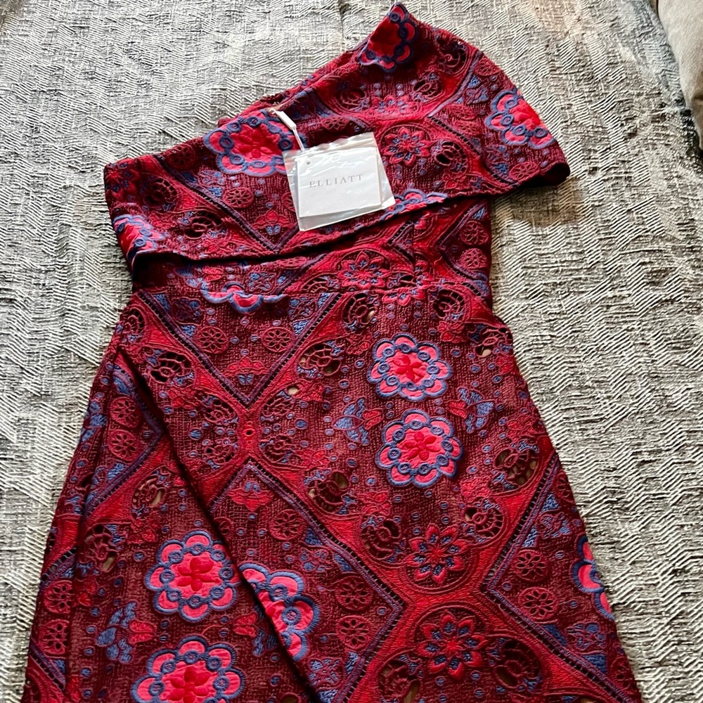 Elliatt Off The Shoulder Asymmetrical Dress